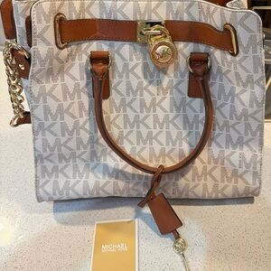 Michael Kors Signature Tote in Cream and Tan